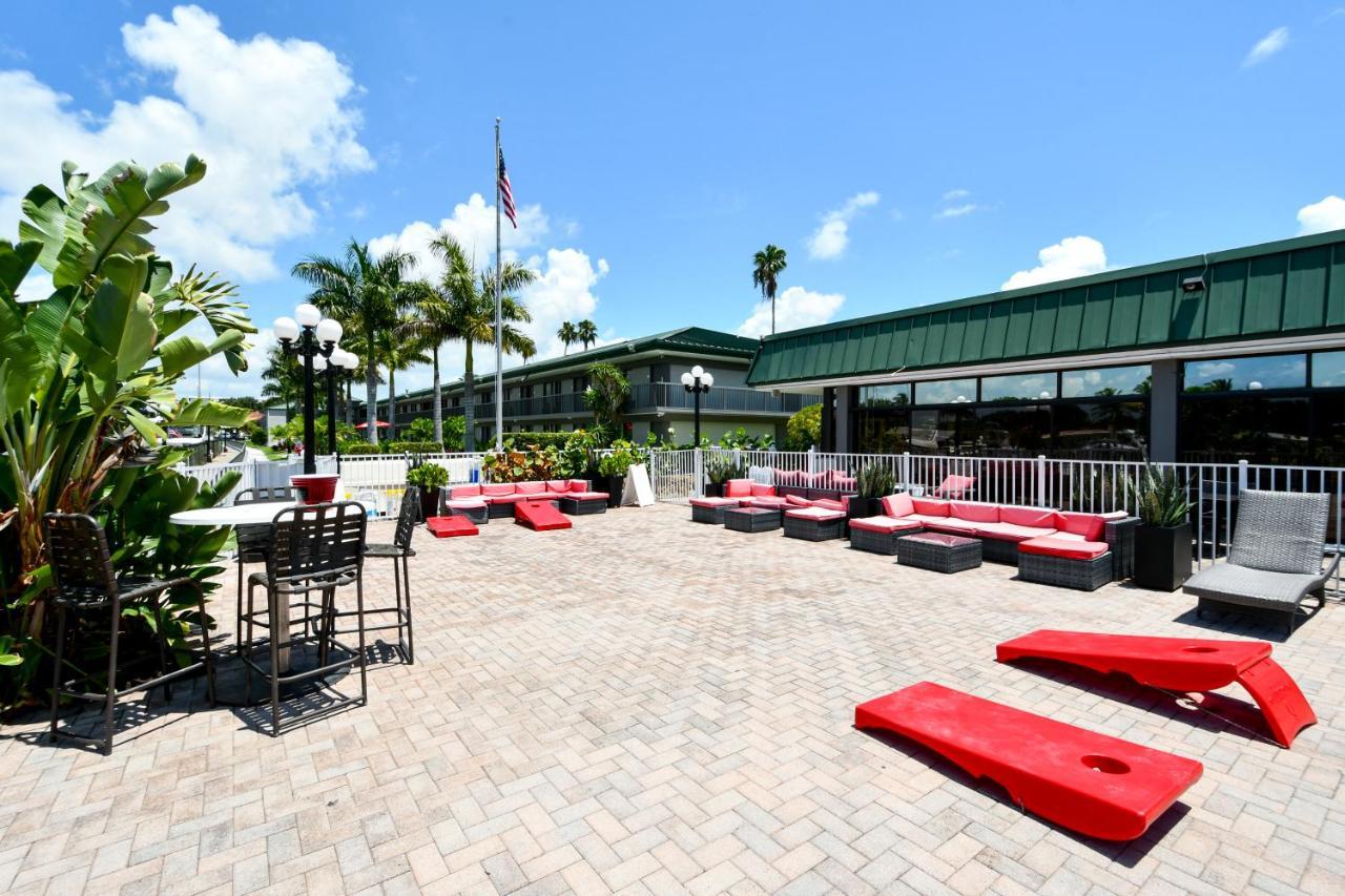 סרסוטה Remodeled, Huge Pool, Tiki Bar & Grill, Quiet Room מראה חיצוני תמונה